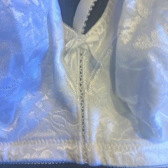 NWT Bali Classic support cool comfort fabric white bra 42B w flower designs - Picture 8 of 9